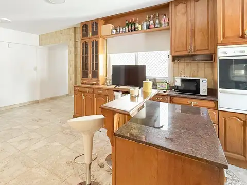 Departamento 6 ambientes con 2 baños