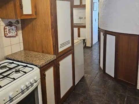 Casa 7 ambientes con 2 baños