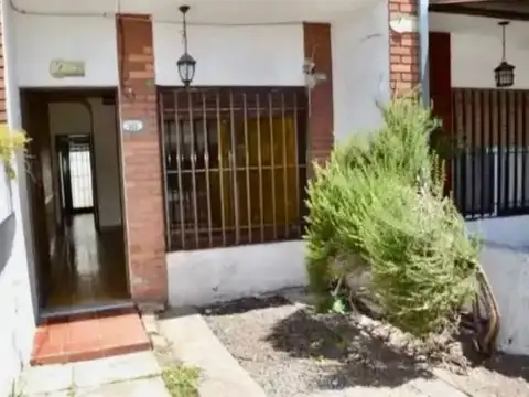VENTA DE TRIPLEX EN RAMOS MEJIA SUR, APTO CREDITO
