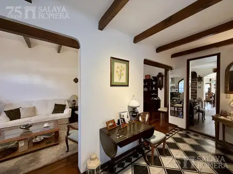 Casa en Venta con 2 cocheras