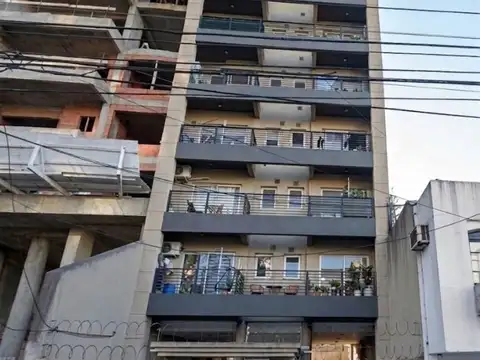 Moderno Dpto 2 ambientes al frente en estación de Lanús!
