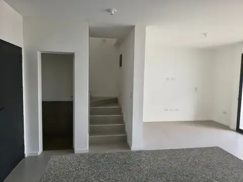 Casa en Alquiler con 1 cochera