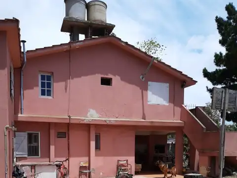 Casa 8 ambientes con 3 baños