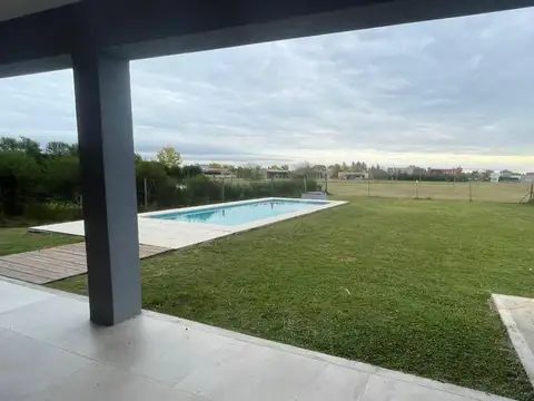 Casa 4 ambientes con 3 baños