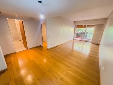 VENTA SEMIPISO 3 AMBIENTES AL FRENTE COCHERA CUBIERTA