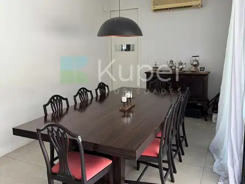 Casa en Venta con 3 cocheras