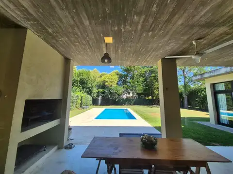Venta casa 4 ambientes Barrio Privado El Aromo Apto Crédito