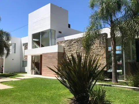VENTA CASA COUNTRY SAN DIEGO  6 AMBIENTES  4 DORM EN SUITE MODERNA PILETA QUINCHO