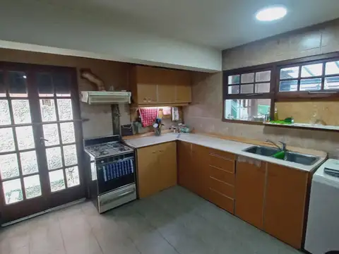 Casa 6 ambientes con 1 baño