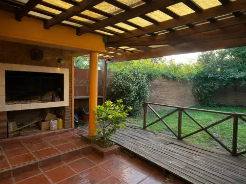 Casa en Venta con 1 cochera