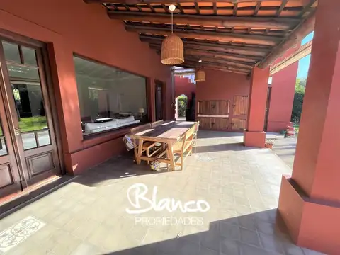 Casa 6 ambientes con 4 baños