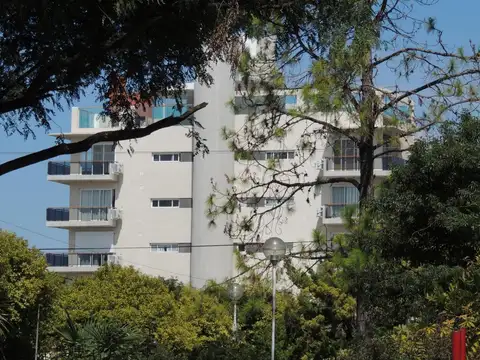 Uruguay e/ Las Heras y San Martin