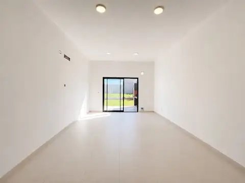 Casa 3 ambientes con 1 baño