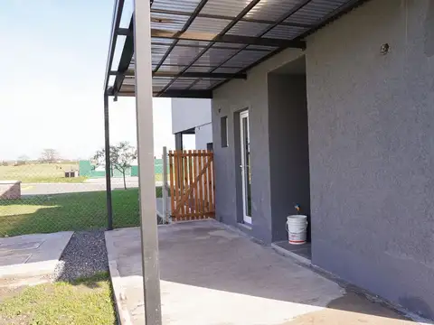 Casa 6 ambientes con 2 baños