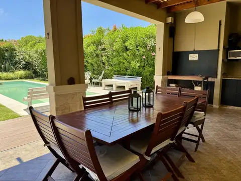 Casa 7 ambientes con 4 baños