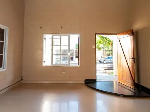 Casa 5 ambientes con 1 baño