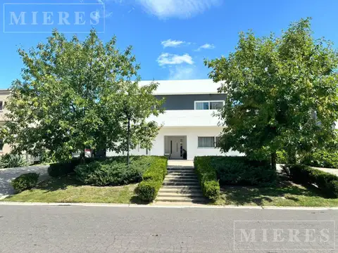 Casa en venta El Canton Barrio Golf  vista al golf