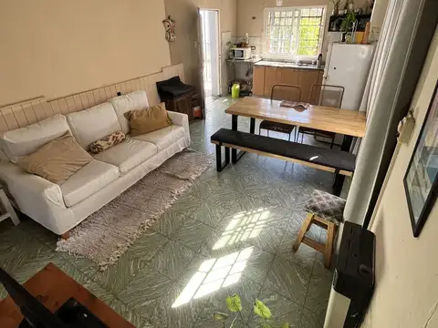 Casa 4 ambientes con 1 baño