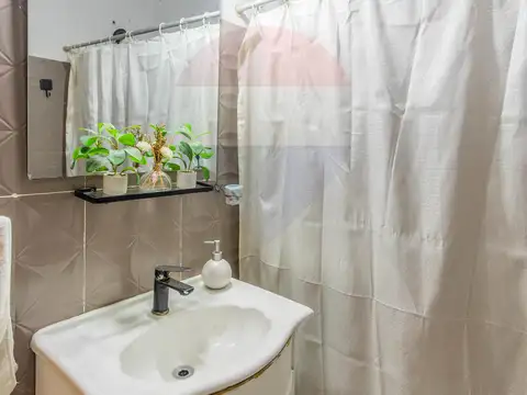 VENTA CASA 2 DORMITORIOS CON RENTA NUEVO PARIS