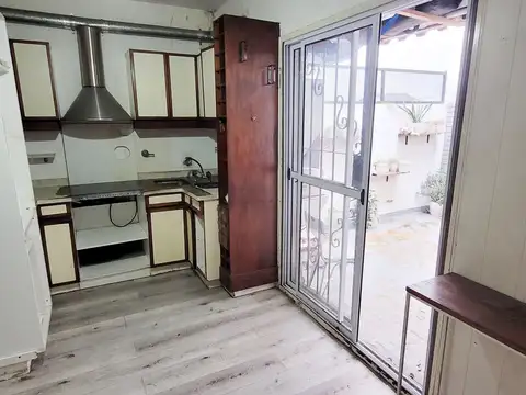 Casa 4 ambientes con 1 baño