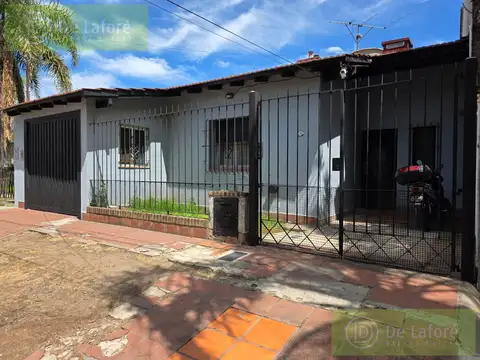 Venta - Casa 3 ambientes en Beccar con  jardín y parrilla
