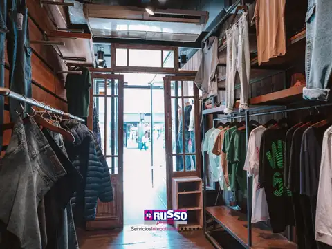 Alquiler de Local Comercial sobre peatonal en San Justo