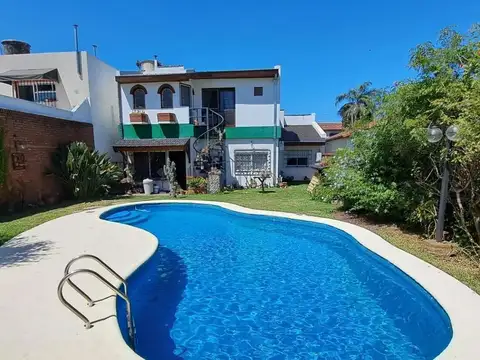 CASA 7 AMBIENTES EN VENTA CON QUINCHO, PILETA Y SAUNA