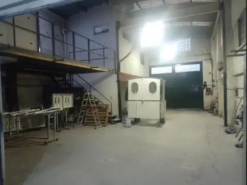 Galpón 242 m2 en venta - Villa José León Suárez - Lote 308 m2, zona industrial
