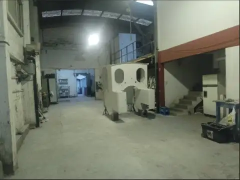 Galpón 242 m2 en venta - Villa José León Suárez - Lote 308 m2, zona industrial