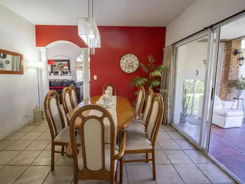 Casa en Venta con 4 cocheras