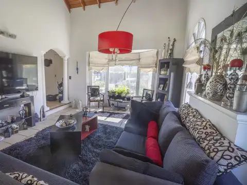 Casa 5 ambientes con 2 baños
