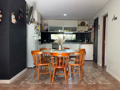 Casa en Venta con 3 cocheras