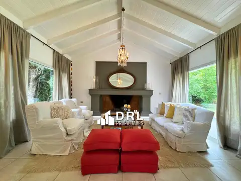 Casa 10 ambientes con 3 baños