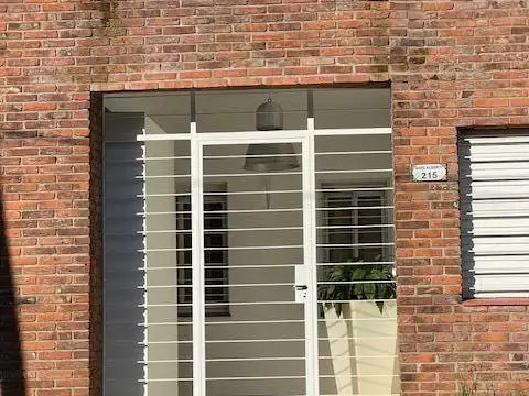 Monseñor Alberti al 200