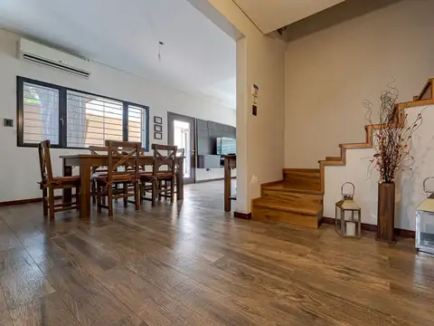 VENTA CASA DE 3 DORMITORIOS CON PATIO ZONA SUR