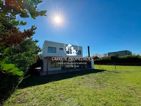 Espectacular Casa en venta a Estrenar en Barrio Santa Guadalupe, Pilar del Este.