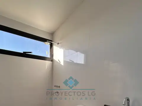 VENTA -CASA 2 DORMITORIOS - COLONIA CAROYA