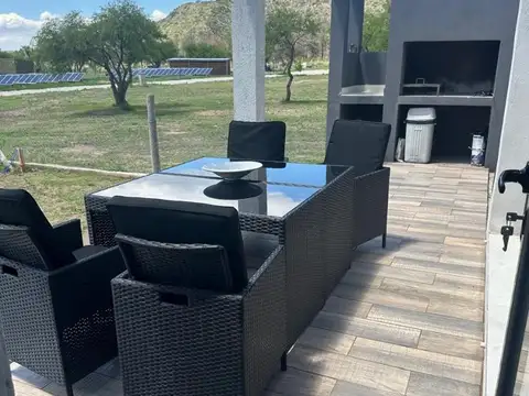 Casa 4 ambientes con 2 baños