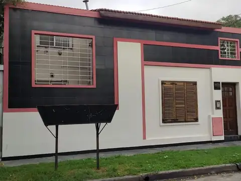 Venta de PH 3 ambientes con patio en Bernal Oeste