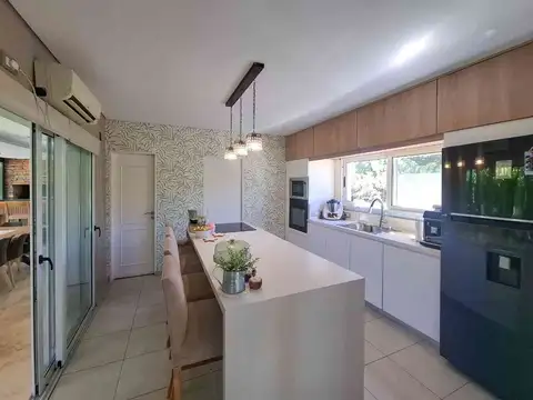 Casa en Venta con 4 cocheras