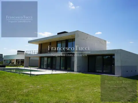 Casa en venta / alquiler 4 ambientes con fondo al golf y laguna Everlinks Golf Country Club