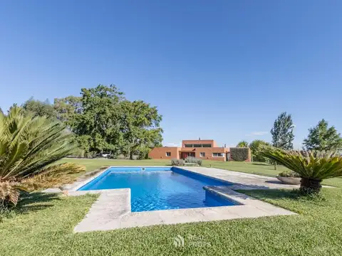 VENTA casa de campo de 10.000mts2 en Zelaya con residencia principal, casa de huéspedes y pileta