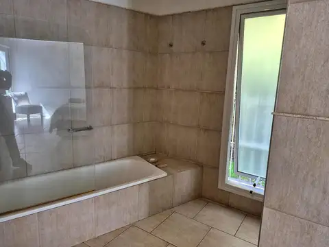 Venta casa 4 ambientes c/ piscina Apto Crédito Barrio Privad