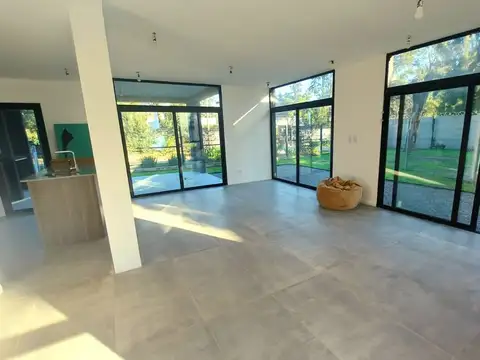 Casa 3 ambientes con 2 baños