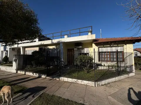 En Venta Excelente Chalet en Ciudad Jardín 4 Ambientes F: 2961