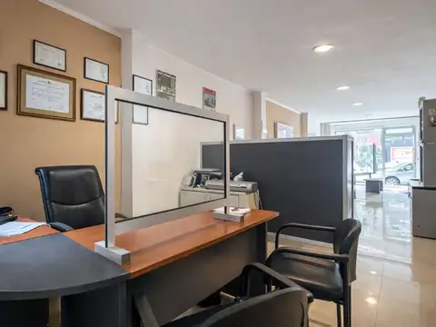 VENTA LOCAL OFICINA AL FRENTE LA PERLA