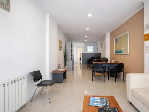 VENTA LOCAL OFICINA AL FRENTE LA PERLA