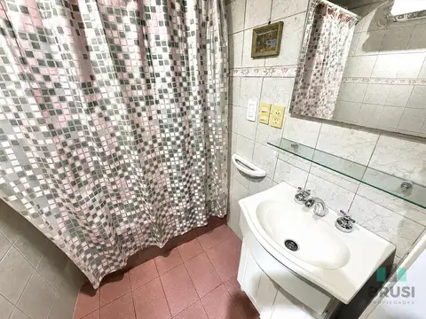 CASA EN VENTA MONTE GRANDE - 5 AMBIENTES - C/PILETA Y COCHERA