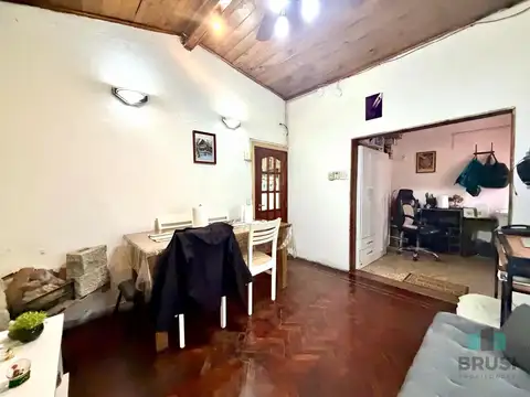 Casa 5 ambientes con 2 baños