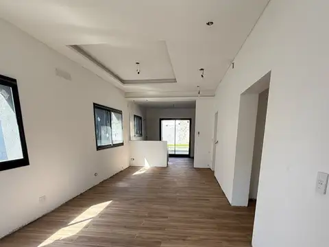 Casa 2 Hab, 2 Baños, Pileta, Angelome 1217 - Funes Centro.